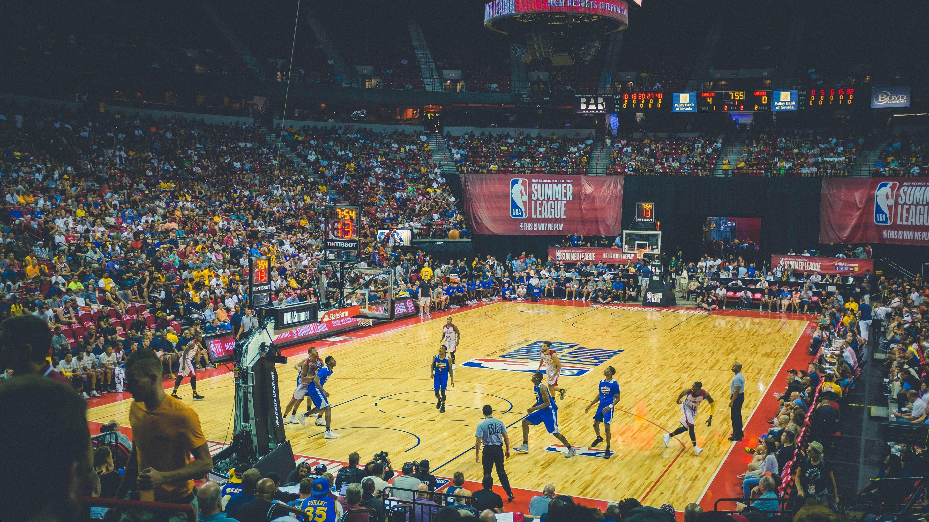 范加斯特赛后深度解析，顽强斗志铸就赛事亮点，防守体系仍待精益求精