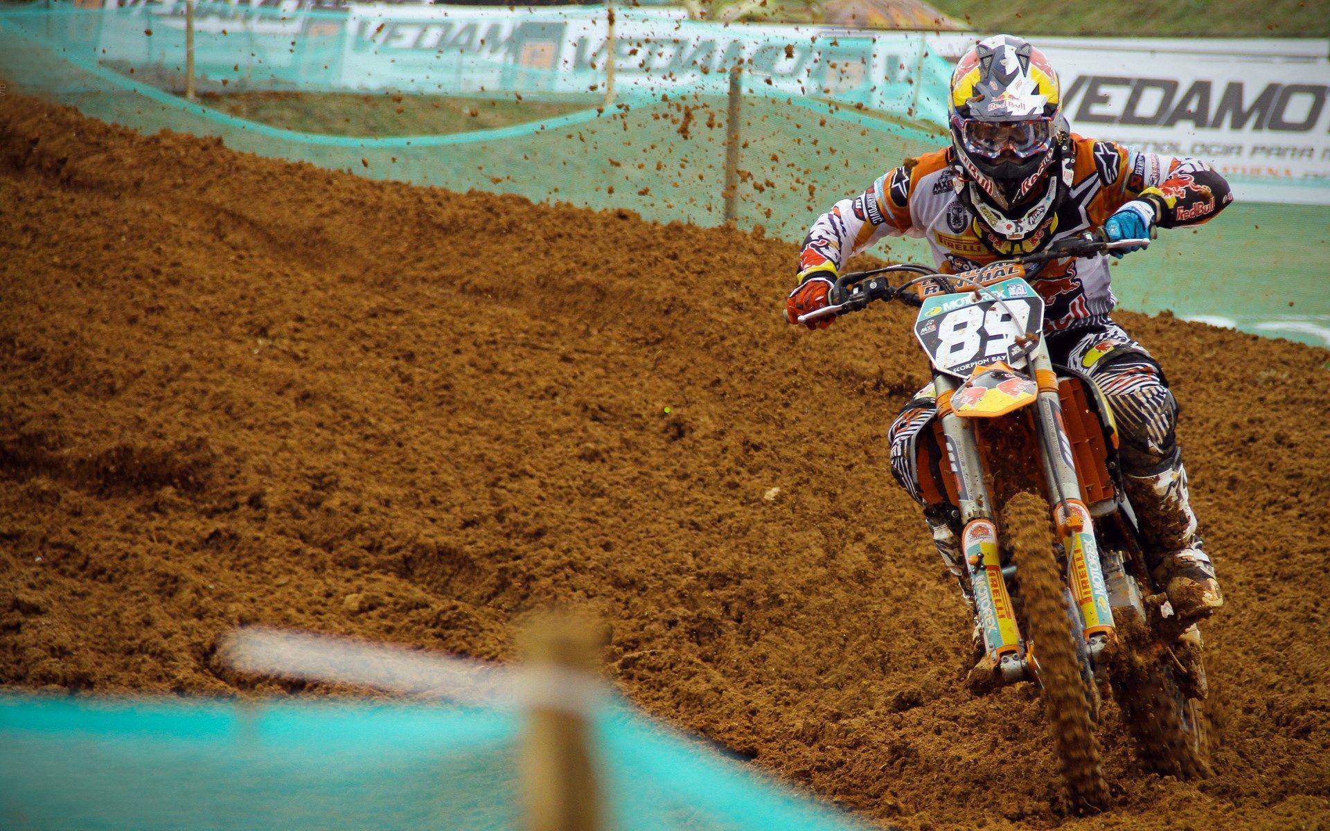 电子游戏|西甲赛场争议风暴，皇马一战三红牌，将帅齐轰裁判水准低劣